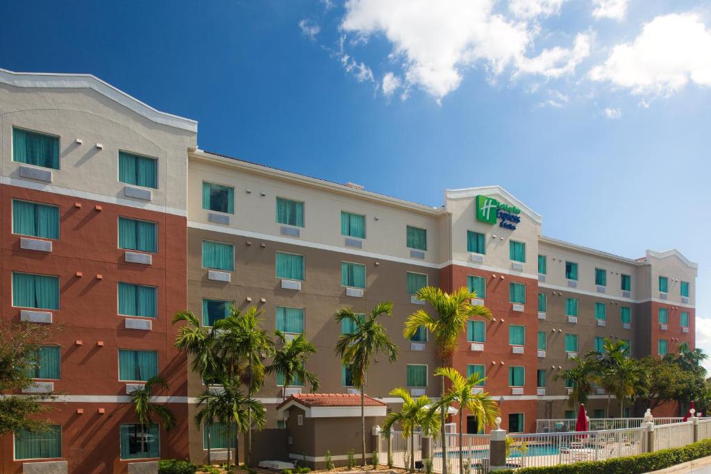 Holiday Inn Express Hotel & Suites Pembroke Pines Sheridan Street an IHG Hotel Main image 1